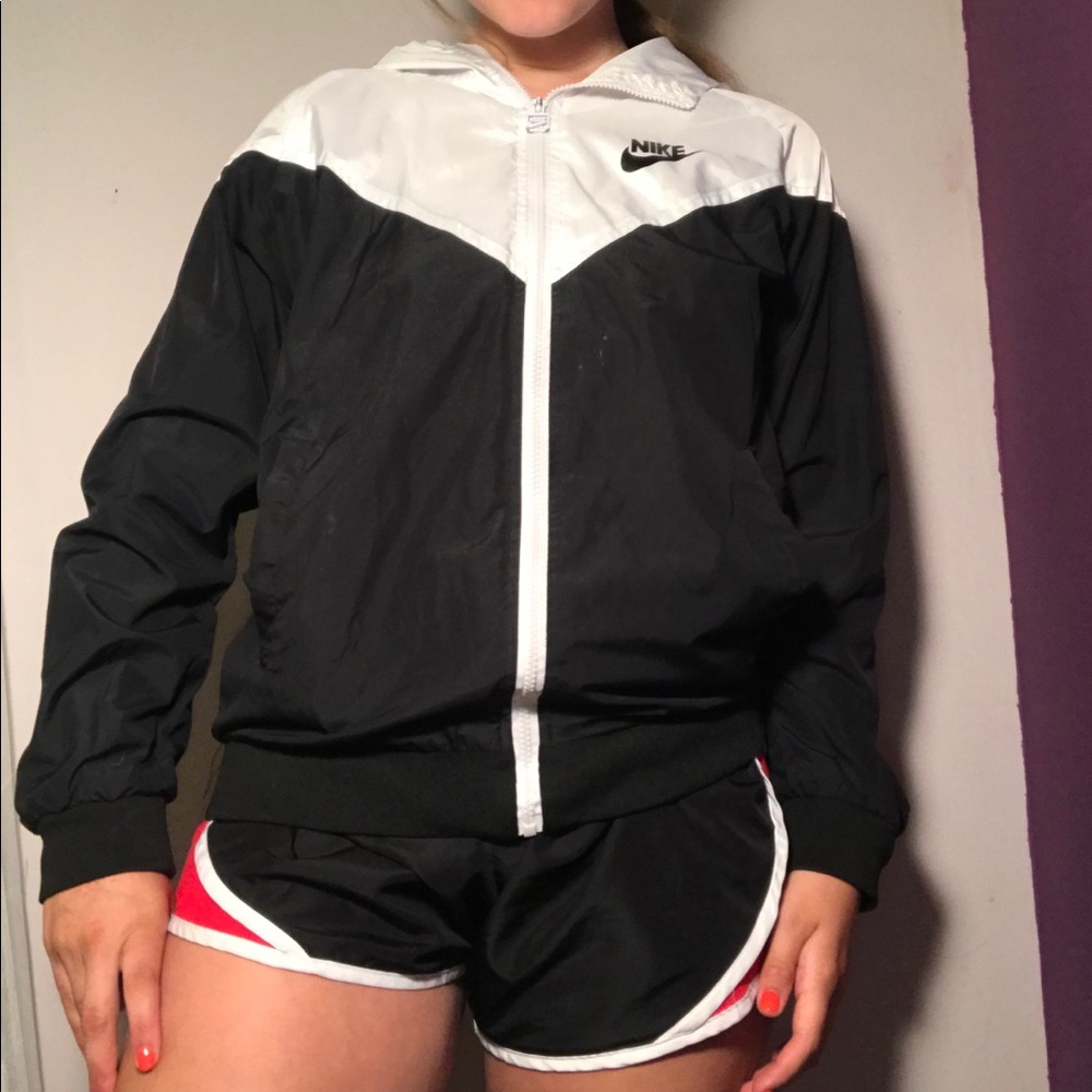 nike wind breaker